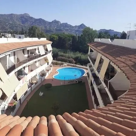 White House & Pool Apartment Giardini Naxos