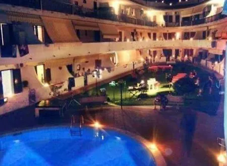 White House & Pool Apartment Giardini Naxos